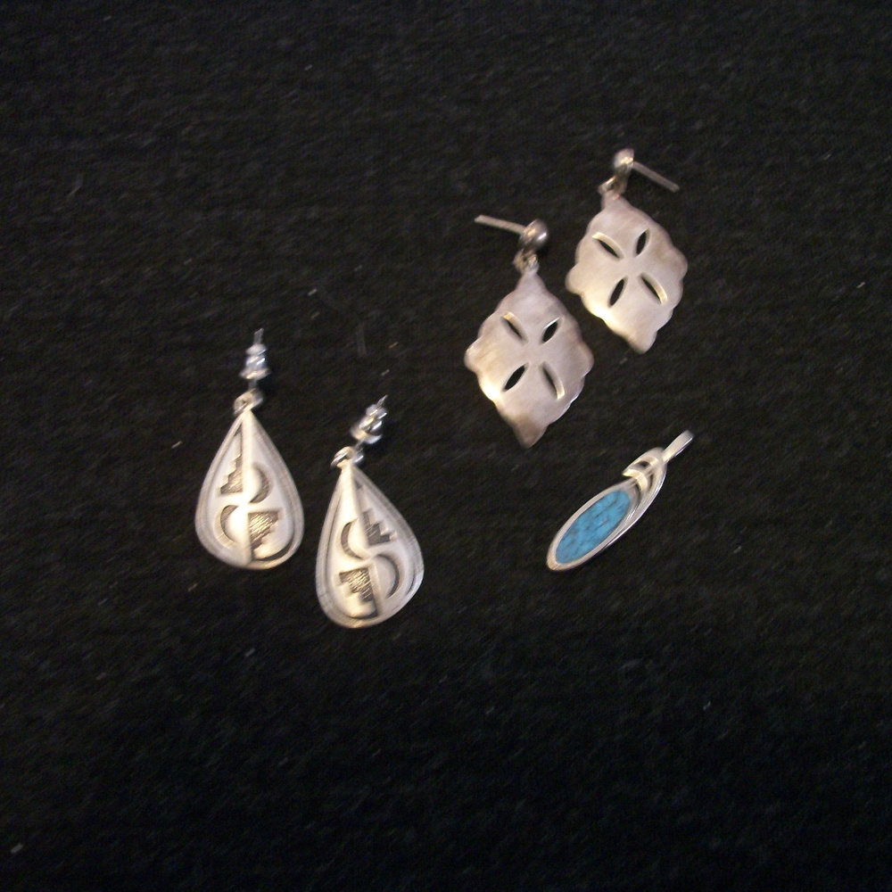 VINTAGE 3 PIECES SOUTHWEST VINT JEWELRY BUNDLE SOME SILVER